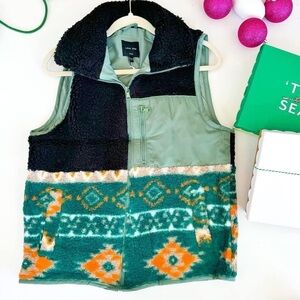 Love Tree Black and Green Patterned Vest